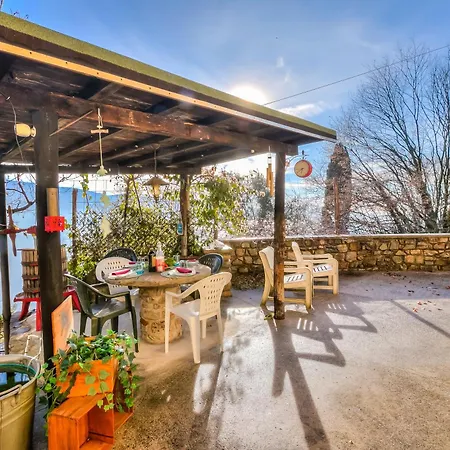 Apartment Faby House On Hilly Area & View - Happy