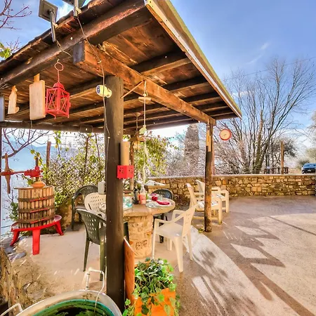 Apartment Faby House On Hilly Area & View - Happy